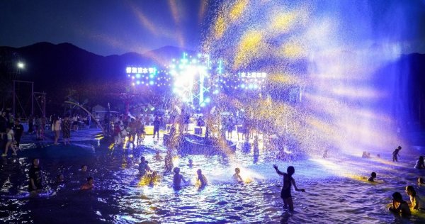 靠谱配 图片新闻｜垫江：夏日泼水节