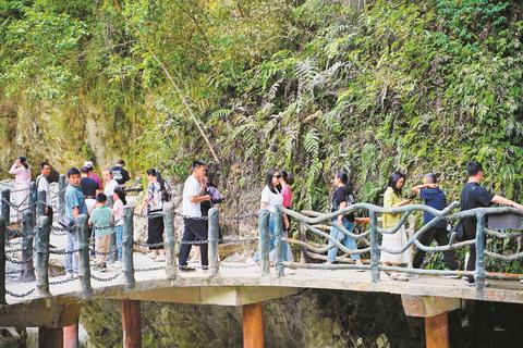 赣州达慧 巴山大峡谷景区18℃清凉秘境成全市热门打卡地